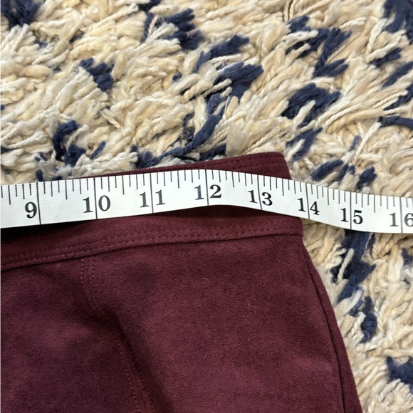 American Eagle Outfitters Burgundy Button-Front Suede Skirt- size 2 - Picture 4 of 7
